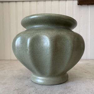 Vintage 1960’s Haeger Pottery Sage Green Speckled Ribbed Planter Pot Footed Vase